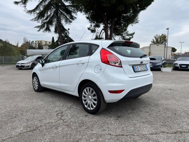 Auto - Ford fiesta 1.4 5p. bz.- gpl titanium