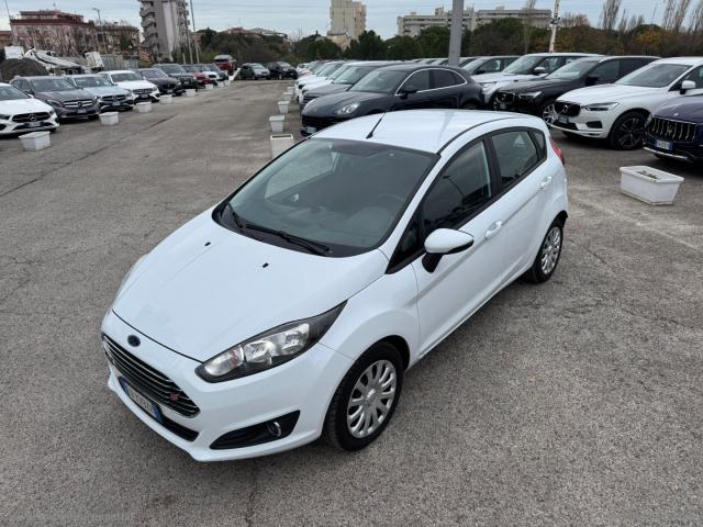 Auto - Ford fiesta 1.4 5p. bz.- gpl titanium