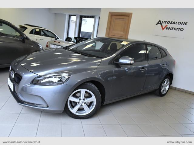 Auto - Volvo v40 d2 momentum