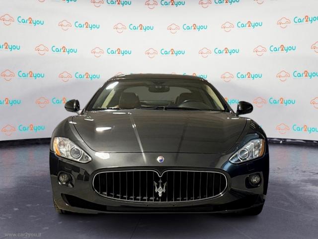 Auto - Maserati granturismo 4.2 v8