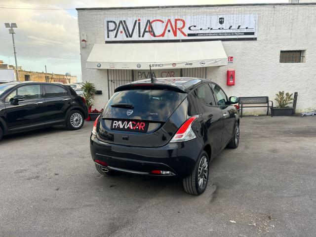 Auto - Lancia ypsilon 1.0 firefly 5p.s&s hybrid silver