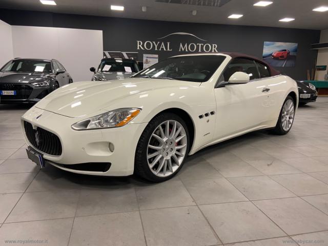 Auto - Maserati grancabrio 4.7 v8