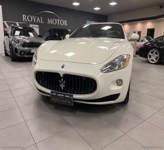 Auto - Maserati grancabrio 4.7 v8