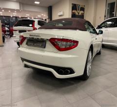 Auto - Maserati grancabrio 4.7 v8