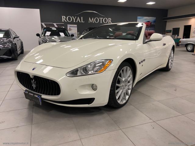 Auto - Maserati grancabrio 4.7 v8