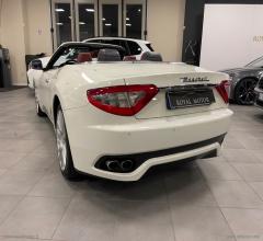 Auto - Maserati grancabrio 4.7 v8