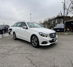 Auto - Mercedes-benz e 220 bluetec 4matic automatic executive