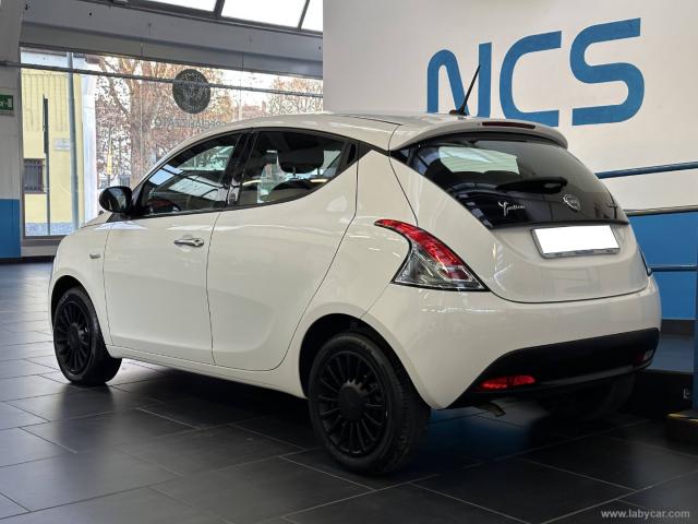 Auto - Lancia ypsilon 1.0 firefly 5ps&s hyb. eco silv.