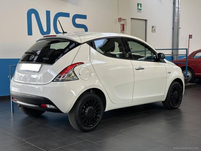 Auto - Lancia ypsilon 1.0 firefly 5ps&s hyb. eco silv.