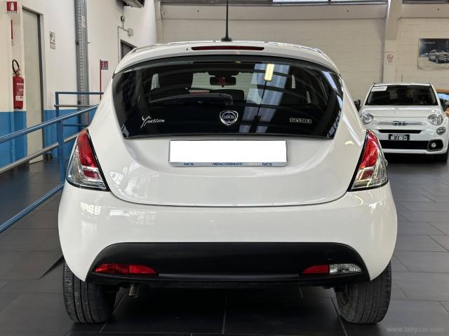 Auto - Lancia ypsilon 1.0 firefly 5ps&s hyb. eco silv.