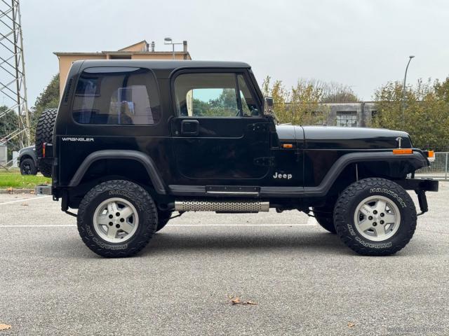 Auto - Jeep wrangler 4.0 hard top limited