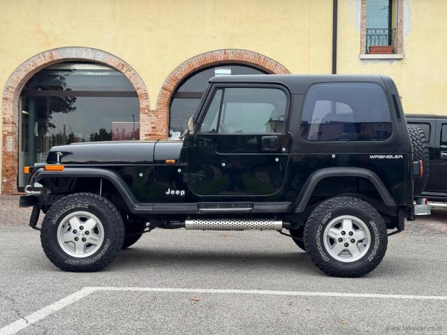 Auto - Jeep wrangler 4.0 hard top limited