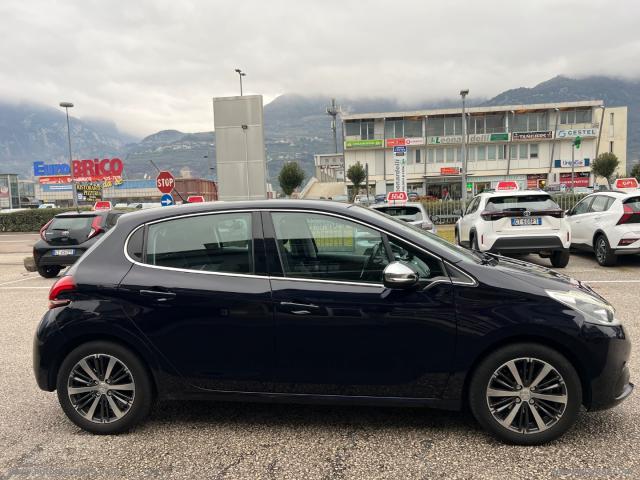 Auto - Peugeot 208 puretech 82 5p. allure