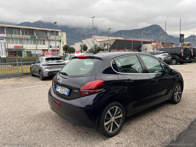 Auto - Peugeot 208 puretech 82 5p. allure