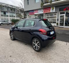 Auto - Peugeot 208 puretech 82 5p. allure