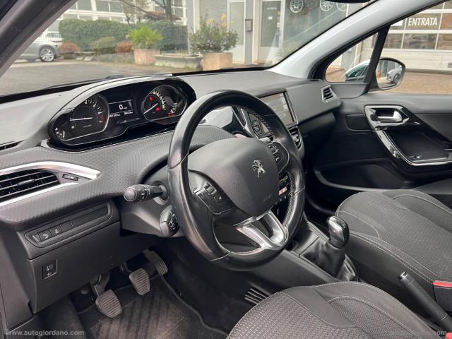 Auto - Peugeot 208 puretech 82 5p. allure