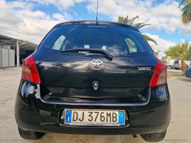 Auto - Toyota yaris 1.0 5p.