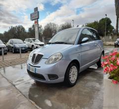 Lancia ypsilon 1.2 gpl oro giallo