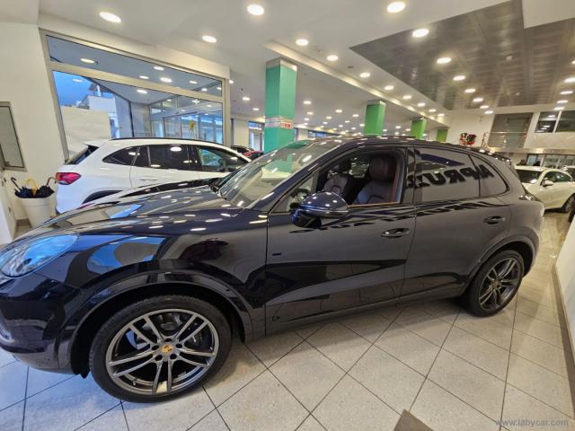 Auto - Porsche cayenne 3.0 v6