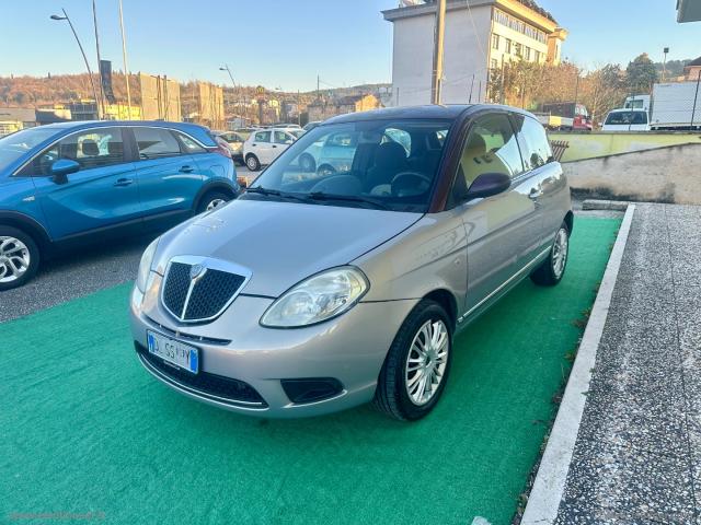 Auto - Lancia ypsilon 1.3 mjt 75 cv argento