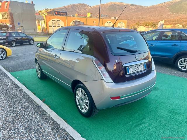 Auto - Lancia ypsilon 1.3 mjt 75 cv argento