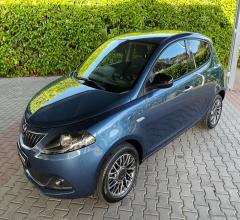 Auto - Lancia ypsilon 1.0 firefly 5p.s&s hyb. gold pl.