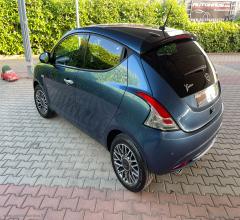 Auto - Lancia ypsilon 1.0 firefly 5p.s&s hyb. gold pl.