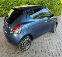 Auto - Lancia ypsilon 1.0 firefly 5p.s&s hyb. gold pl.