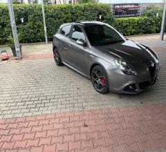 Auto - Alfa romeo giulietta 1750 tbi quadrifoglio verde