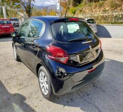 Auto - Peugeot 208 puretech 82 5p. active