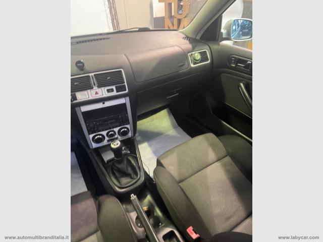 Auto - Volkswagen golf 1.6 16v 5p. comfortline gpl