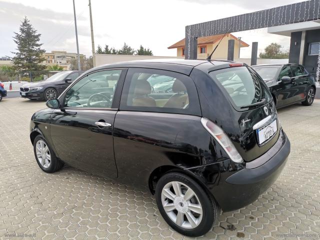 Auto - Lancia ypsilon 1.3 mjt 16v platino