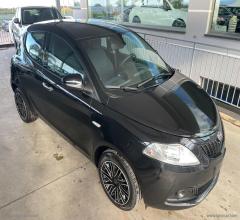 Auto - Lancia ypsilon 1.0 firefly 5ps&s hyb. eco silv.