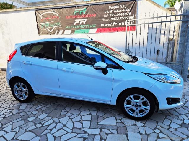 Auto - Ford fiesta 1.4 5p. bz.-gpl black & white ed.