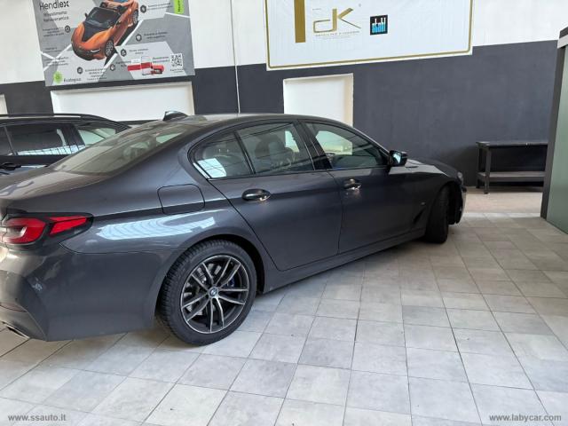 Auto - Bmw 530d msport