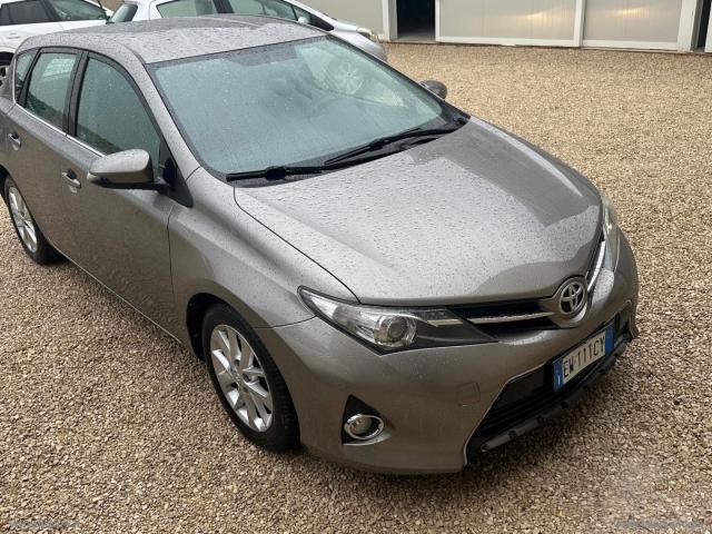 Auto - Toyota auris 1.4 d-4d lounge