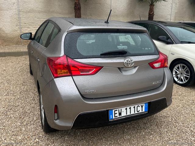 Auto - Toyota auris 1.4 d-4d lounge