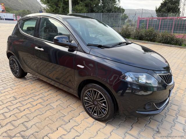 Auto - Lancia ypsilon 1.2 69 cv 5p. gpl ecochic gold