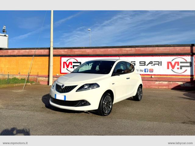 Auto - Lancia ypsilon gold hybrid 1.0 70cv