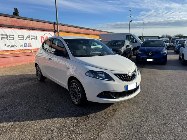 Auto - Lancia ypsilon gold hybrid 1.0 70cv