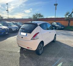 Auto - Lancia ypsilon gold hybrid 1.0 70cv