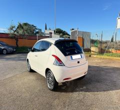 Auto - Lancia ypsilon gold hybrid 1.0 70cv