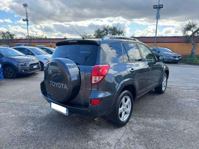 Auto - Toyota rav4 luxury 2.2 d-4d 177cv