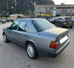 Auto - Mercedes-benz 200 e 2.0 bz 122cv 90kw 4 porte