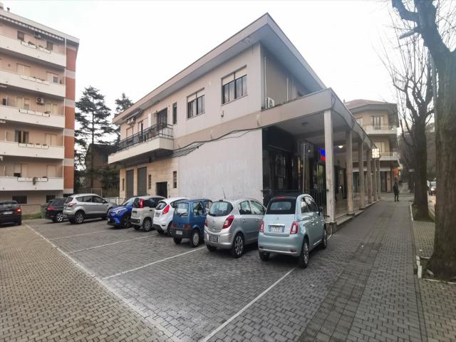 Locale commerciale in affitto a chieti scalo