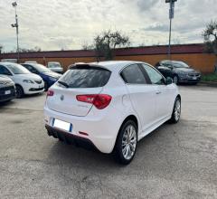 Auto - Alfa romeo giulietta distinctive 1.6 mj 120cv