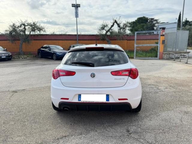 Auto - Alfa romeo giulietta distinctive 1.6 mj 120cv