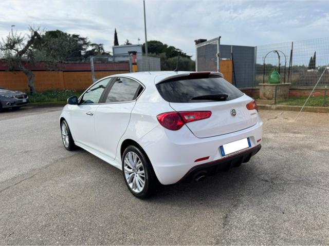 Auto - Alfa romeo giulietta distinctive 1.6 mj 120cv