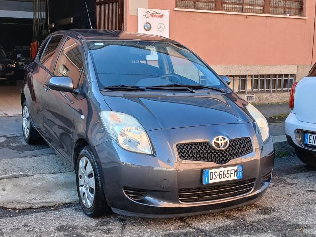 Auto - Toyota yaris 1.0 5p. sol