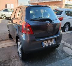 Auto - Toyota yaris 1.0 5p. sol